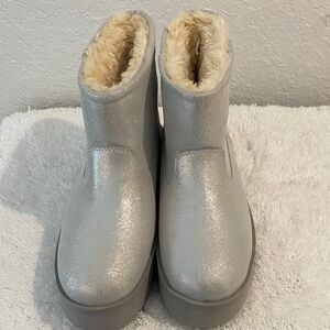 New : Time and Tru Shimmering Silver Winter Boots